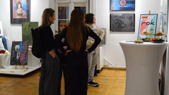 Chełm. Wernisaż wystawy Rok-pracowni plastycznej Modna Sztuka [GALERIA ZDJĘĆ]