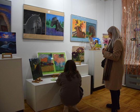 Chełm. Wernisaż wystawy Rok-pracowni plastycznej Modna Sztuka [GALERIA ZDJĘĆ]