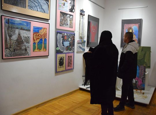 Chełm. Wernisaż wystawy Rok-pracowni plastycznej Modna Sztuka [GALERIA ZDJĘĆ]