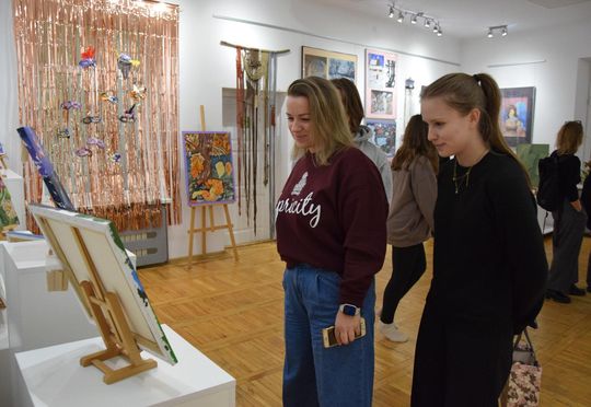 Chełm. Wernisaż wystawy Rok-pracowni plastycznej Modna Sztuka [GALERIA ZDJĘĆ]