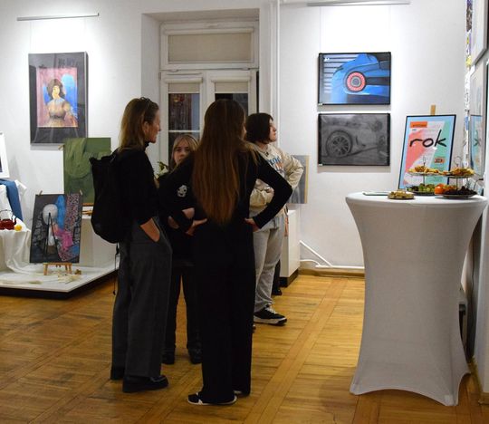 Chełm. Wernisaż wystawy Rok-pracowni plastycznej Modna Sztuka [GALERIA ZDJĘĆ]