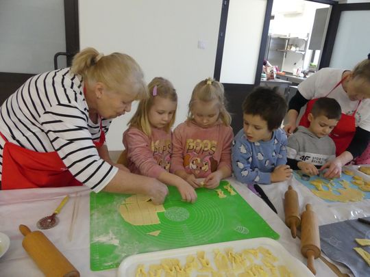 Gm. Kraśniczyn. Słodkie warsztaty kulinarne z KGW Brzeziny Gm. Kraśniczyn. Słodkie warsztaty kulinarne z KGW Brzeziny