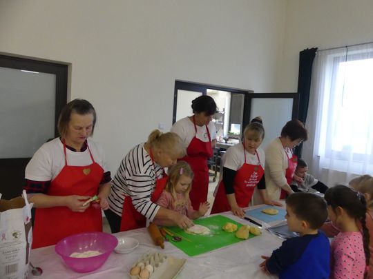 Gm. Kraśniczyn. Słodkie warsztaty kulinarne z KGW Brzeziny Gm. Kraśniczyn. Słodkie warsztaty kulinarne z KGW Brzeziny