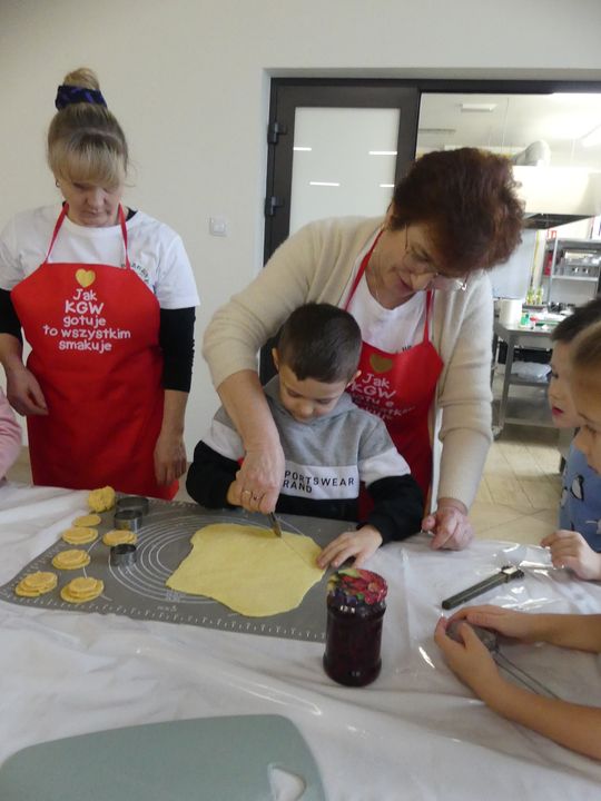 Gm. Kraśniczyn. Słodkie warsztaty kulinarne z KGW Brzeziny Gm. Kraśniczyn. Słodkie warsztaty kulinarne z KGW Brzeziny