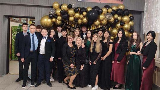 Chełm. Bal ósmoklasistów ze Szkoły Podstawowej nr 1 w Chełmie [GALERIA ZDJĘĆ]