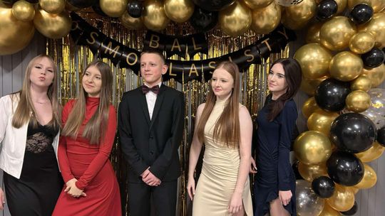 Chełm. Bal ósmoklasistów ze Szkoły Podstawowej nr 1 w Chełmie [GALERIA ZDJĘĆ]