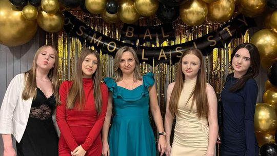 Chełm. Bal ósmoklasistów ze Szkoły Podstawowej nr 1 w Chełmie [GALERIA ZDJĘĆ]