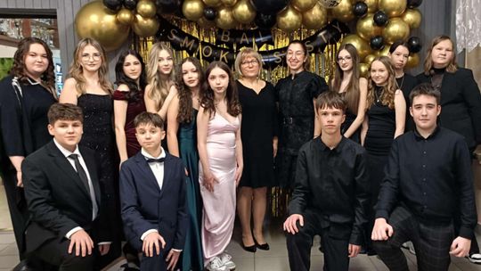 Chełm. Bal ósmoklasistów ze Szkoły Podstawowej nr 1 w Chełmie [GALERIA ZDJĘĆ]