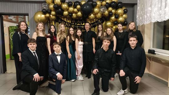 Chełm. Bal ósmoklasistów ze Szkoły Podstawowej nr 1 w Chełmie [GALERIA ZDJĘĆ]