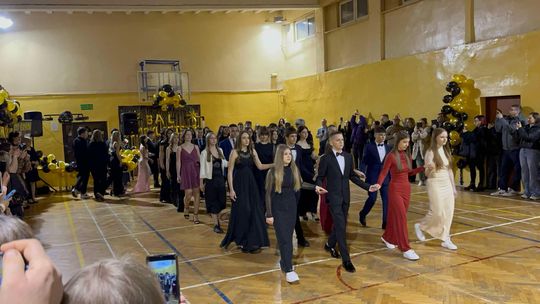 Chełm. Bal ósmoklasistów ze Szkoły Podstawowej nr 1 w Chełmie [GALERIA ZDJĘĆ]
