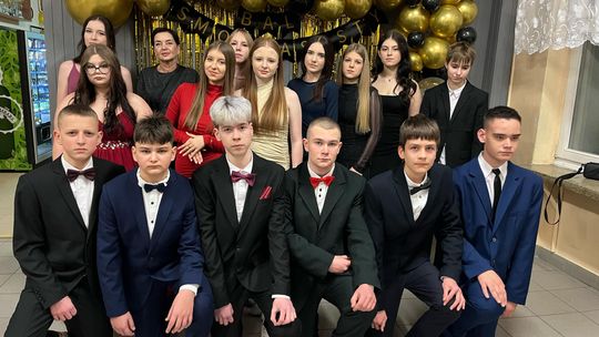 Chełm. Bal ósmoklasistów ze Szkoły Podstawowej nr 1 w Chełmie [GALERIA ZDJĘĆ]