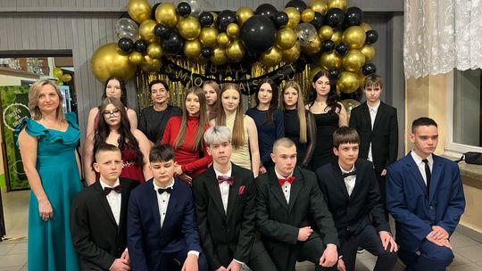 Chełm. Bal ósmoklasistów ze Szkoły Podstawowej nr 1 w Chełmie [GALERIA ZDJĘĆ]