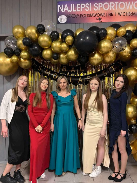 Chełm. Bal ósmoklasistów ze Szkoły Podstawowej nr 1 w Chełmie [GALERIA ZDJĘĆ]