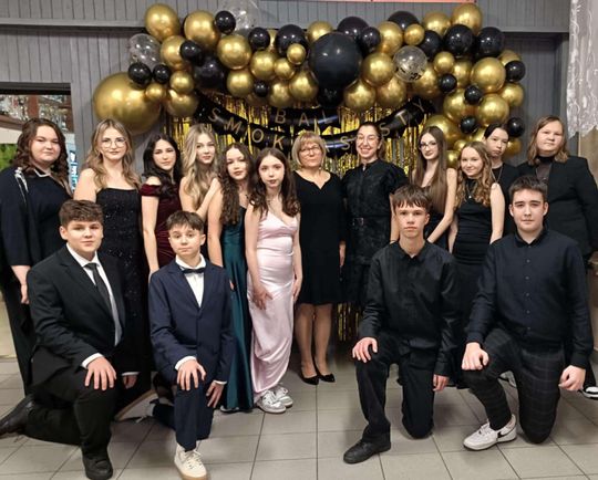 Chełm. Bal ósmoklasistów ze Szkoły Podstawowej nr 1 w Chełmie [GALERIA ZDJĘĆ]