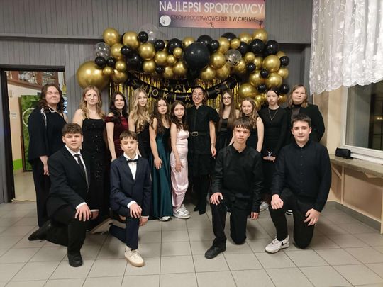 Chełm. Bal ósmoklasistów ze Szkoły Podstawowej nr 1 w Chełmie [GALERIA ZDJĘĆ]