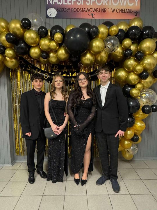 Chełm. Bal ósmoklasistów ze Szkoły Podstawowej nr 1 w Chełmie [GALERIA ZDJĘĆ]