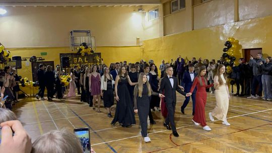 Chełm. Bal ósmoklasistów ze Szkoły Podstawowej nr 1 w Chełmie [GALERIA ZDJĘĆ]