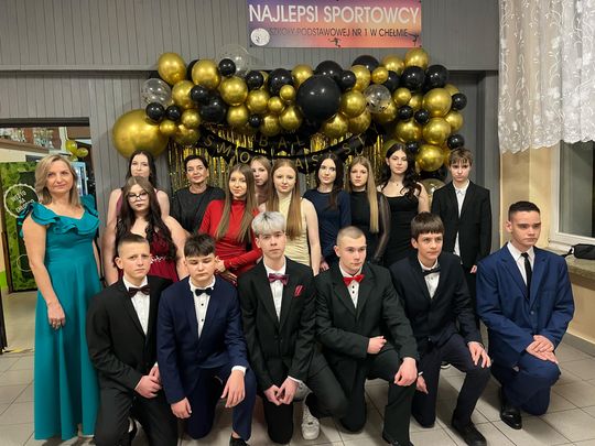 Chełm. Bal ósmoklasistów ze Szkoły Podstawowej nr 1 w Chełmie [GALERIA ZDJĘĆ]