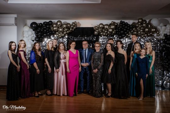 Studniówka Zespół Szkół Nr 2 im. Bartosza Głowackiego w Krasnymstawie Studniówka Zespół Szkół Nr 2 im. Bartosza Głowackiego w Krasnymstawie