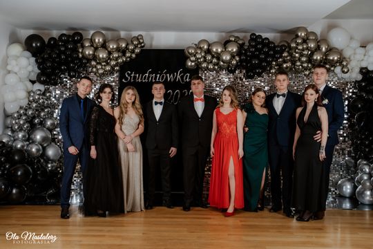 Studniówka Zespół Szkół Nr 2 im. Bartosza Głowackiego w Krasnymstawie Studniówka Zespół Szkół Nr 2 im. Bartosza Głowackiego w Krasnymstawie