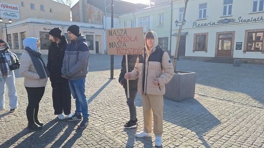 Chełm. Protest przeciw zmianom w chełmskiej oświacie [GALERIA ZDJĘĆ]