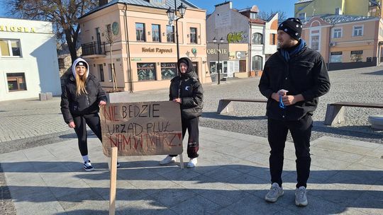Chełm. Protest przeciw zmianom w chełmskiej oświacie [GALERIA ZDJĘĆ]