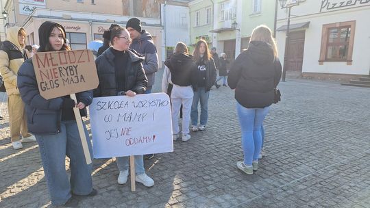 Chełm. Protest przeciw zmianom w chełmskiej oświacie [GALERIA ZDJĘĆ]