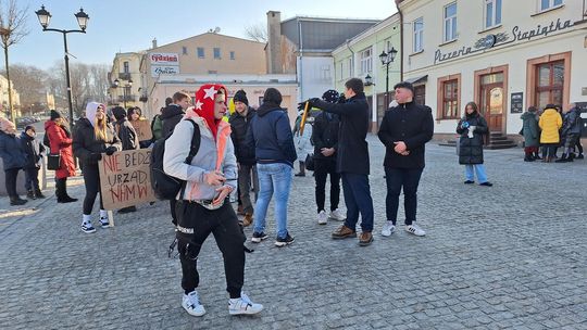 Chełm. Protest przeciw zmianom w chełmskiej oświacie [GALERIA ZDJĘĆ]