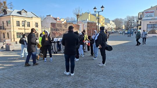Chełm. Protest przeciw zmianom w chełmskiej oświacie [GALERIA ZDJĘĆ]