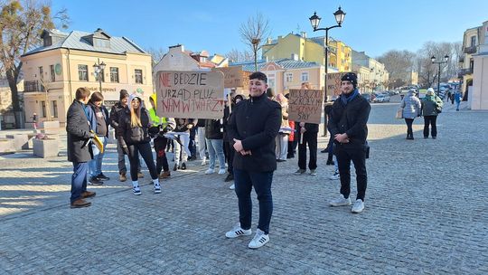 Chełm. Protest przeciw zmianom w chełmskiej oświacie [GALERIA ZDJĘĆ]