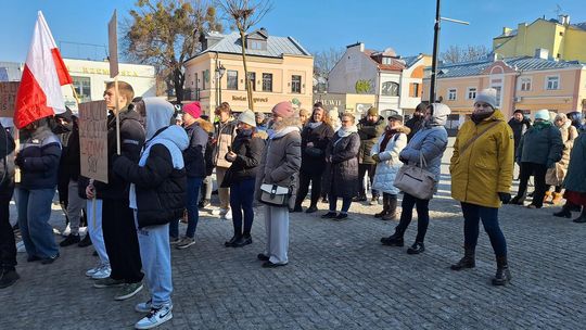 Chełm. Protest przeciw zmianom w chełmskiej oświacie [GALERIA ZDJĘĆ]