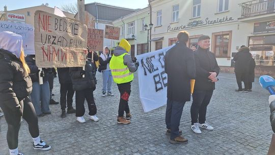 Chełm. Protest przeciw zmianom w chełmskiej oświacie [GALERIA ZDJĘĆ]