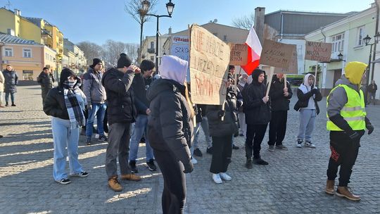 Chełm. Protest przeciw zmianom w chełmskiej oświacie [GALERIA ZDJĘĆ]