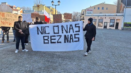 Chełm. Protest przeciw zmianom w chełmskiej oświacie [GALERIA ZDJĘĆ]
