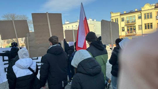 Chełm. Protest przeciw zmianom w chełmskiej oświacie [GALERIA ZDJĘĆ]