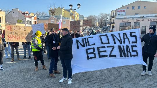 Chełm. Protest przeciw zmianom w chełmskiej oświacie [GALERIA ZDJĘĆ]