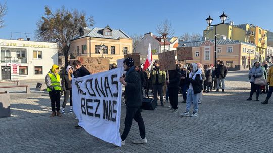 Chełm. Protest przeciw zmianom w chełmskiej oświacie [GALERIA ZDJĘĆ]