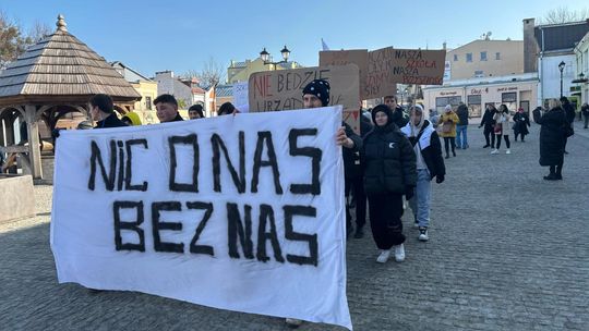 Chełm. Protest przeciw zmianom w chełmskiej oświacie [GALERIA ZDJĘĆ]