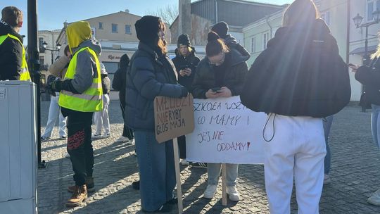 Chełm. Protest przeciw zmianom w chełmskiej oświacie [GALERIA ZDJĘĆ]