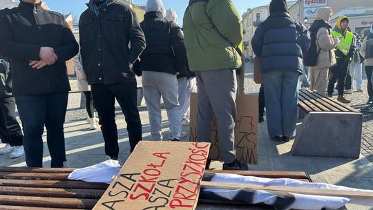 Chełm. Protest przeciw zmianom w chełmskiej oświacie [GALERIA ZDJĘĆ]