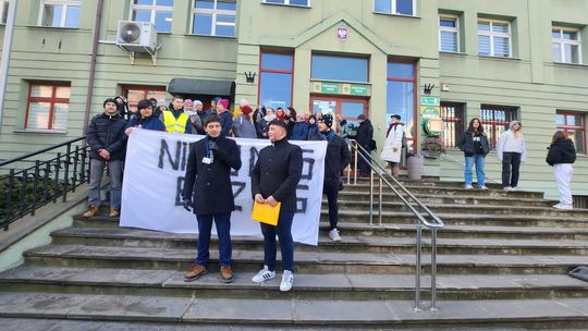 Chełm. Protest przeciw zmianom w chełmskiej oświacie [GALERIA ZDJĘĆ]