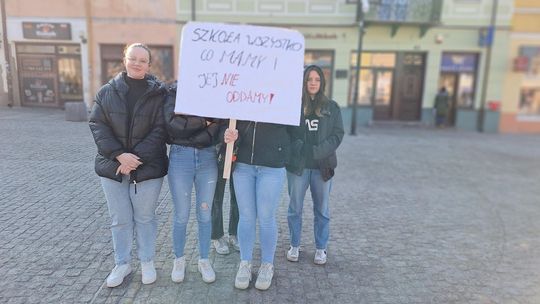 Chełm. Protest przeciw zmianom w chełmskiej oświacie [GALERIA ZDJĘĆ]