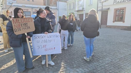 Chełm. Protest przeciw zmianom w chełmskiej oświacie [GALERIA ZDJĘĆ]