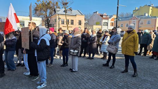 Chełm. Protest przeciw zmianom w chełmskiej oświacie [GALERIA ZDJĘĆ]
