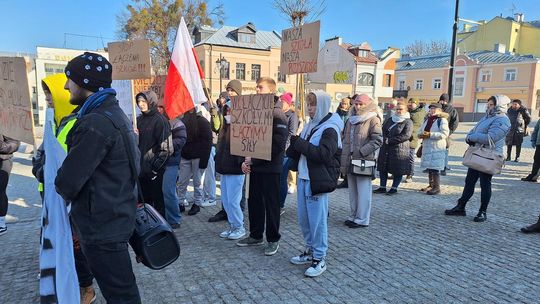 Chełm. Protest przeciw zmianom w chełmskiej oświacie [GALERIA ZDJĘĆ]
