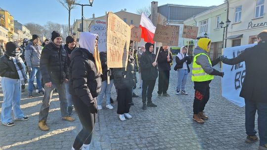 Chełm. Protest przeciw zmianom w chełmskiej oświacie [GALERIA ZDJĘĆ]