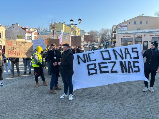 Chełm. Protest przeciw zmianom w chełmskiej oświacie [GALERIA ZDJĘĆ]