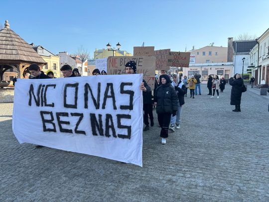 Chełm. Protest przeciw zmianom w chełmskiej oświacie [GALERIA ZDJĘĆ]