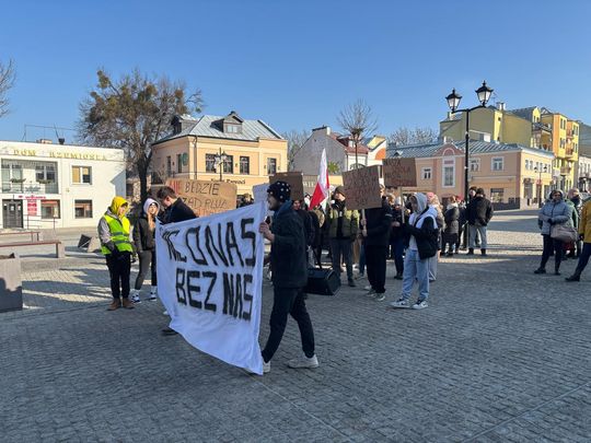Chełm. Protest przeciw zmianom w chełmskiej oświacie [GALERIA ZDJĘĆ]