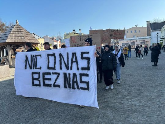 Chełm. Protest przeciw zmianom w chełmskiej oświacie [GALERIA ZDJĘĆ]